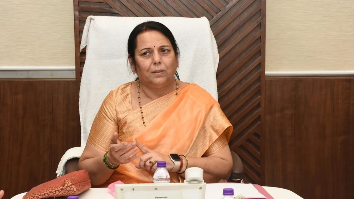हातोडा, पक्कड, दोरी घेऊन तरुण नीलम गोऱ्हेंच्या बंगल्यात घुसला.., नेमकं काय घडलं? 