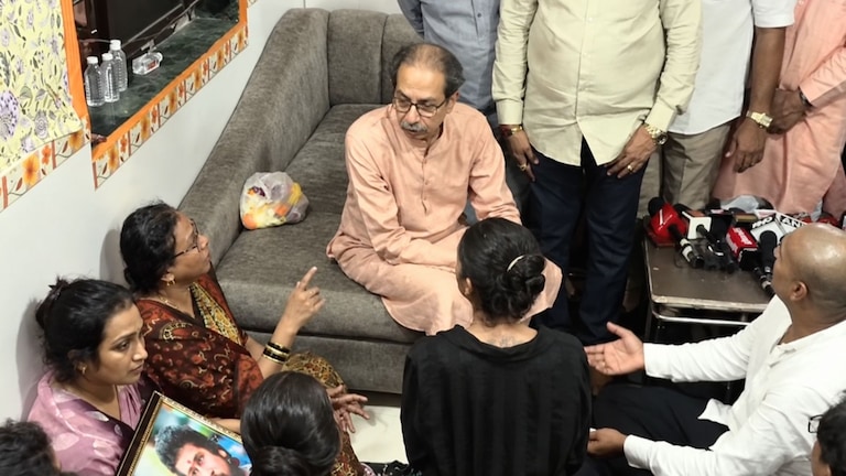 सांत्वनपर भेटीवेळी पुर्णेकरांच्या पत्नीने हंबरडा फोडला, उद्धव ठाकरेंचा मोठा शब्द pradeep purnekar murder case