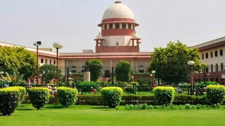 Govt Jobs : पदवीधरांसाठी सर्वोच्च न्यायालयात नोकरीची संधी, कसा कराल अर्ज? Supreme Court Recruitment