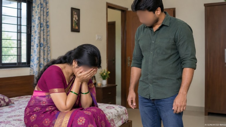 प्रियकरासोबत राहणाऱ्या महिलेचं 'शुद्धीकरण'; सर्वांसमोर करायला लावलं 'ते' कृत्य, व्हिडिओ व्हायरल Crime News