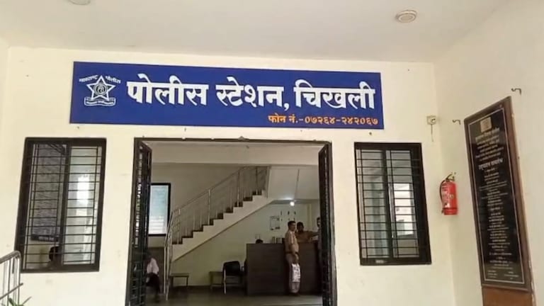 बुलढाणा हादरलं! प्रॉपर्टीच्या वादातून तरुणानं आई, भाऊ आणि भाच्याला संपवलं Buldhana Crime News