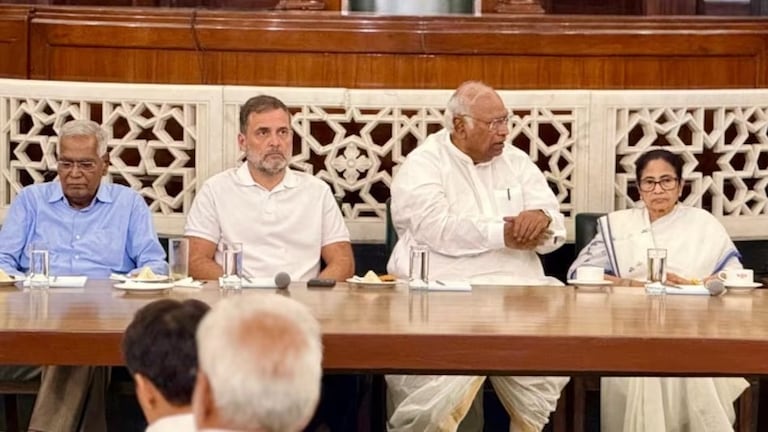 सगळ्यात मोठी बातमी, 'राष्ट्रपतींनी वोट चोरीचा आरोप फेटाळला नाही, पुरावे...' द्रोपदी मुर्मूच्या भेटीनंतर राहुल गांधींचा दावा rahul gandhi vote chori claim president droupadi murmu cec gyanesh kumar removal