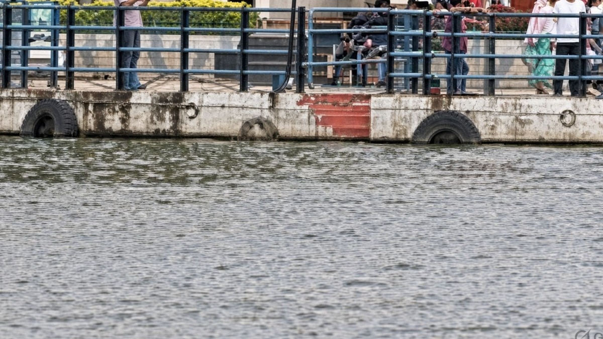 उपचारांचा खर्च परवडत नव्हता, आईने सहा वर्षांच्या लेकीला तलावात फेकलं