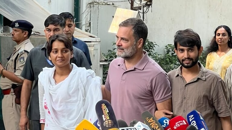 "डोक्यावर काठीने मारले...'', राहुल गांधी 'त्या' पोरांना घेऊन आले मीडियासमोर अन्.. congress leader rahul gandhi nsui students police assault allegations delhi protest cec gyanesh kumar pm modi amit shah
