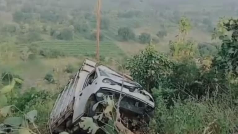 नांदेड: माहूर गडावर अपघात, 100 फूट खोल दरीत टेम्पो उलटून तिघांचा अंत Nanded accident