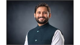 ॲड. अनिकेत निकम यांच्या न्याय विश्वास फाउंडेशनची 5000 हून अधिक ग्रामीण नागरिकांपर्यंत पोहोच aniket nikam nyay vishwas foundation 5000 rural citizens legal aid