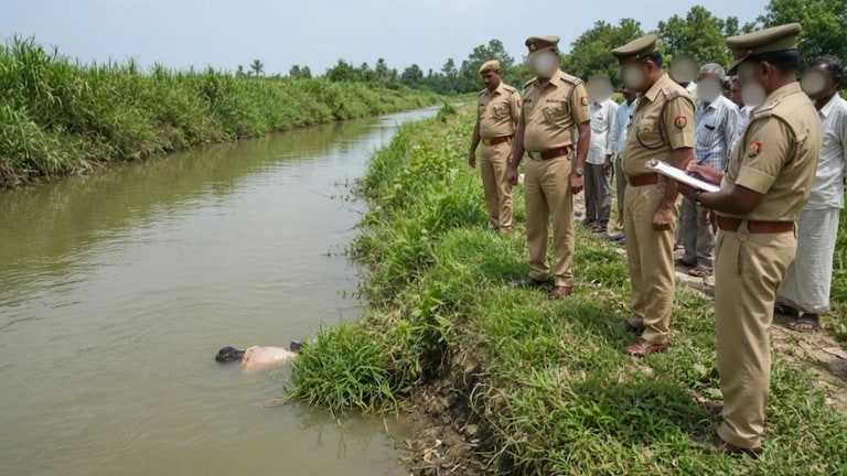 महिलेनं नवऱ्याच्या मदतीने प्रियकराला संपवलं, मृतदेह पोत्यात भरून कालव्यात फेकला Crime News (AI Photo)