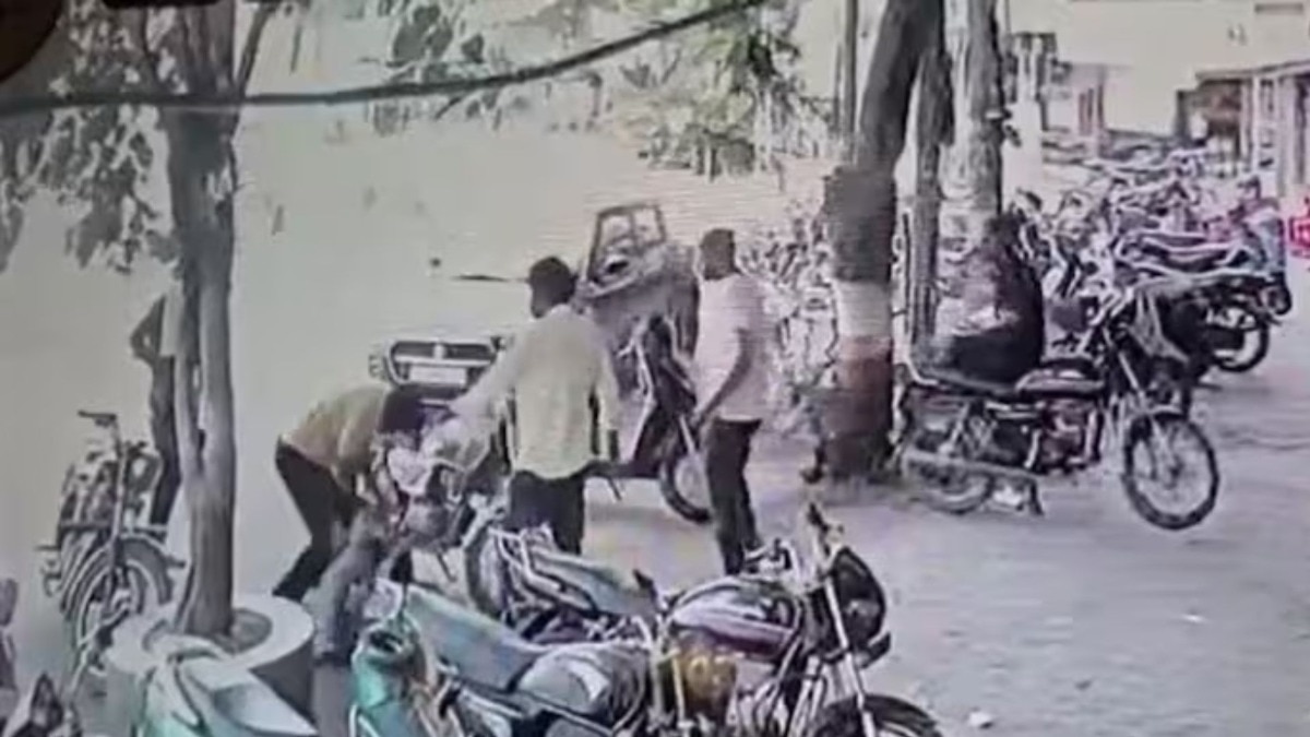 सात वर्षांपूर्वी प्रेमविवाह, मेहुण्यावर भररस्त्यात 23 सेकंदात 13 वार; व्हिडीओ व्हायरल