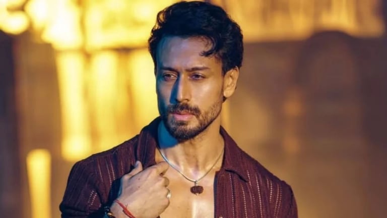 अभिनेता टायगर श्राॅफवर जुहूत गोळीबार, घटनेनं परिसर हादरला Tiger Shroff News