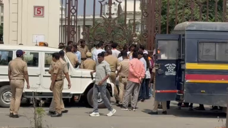 नागपूर: विद्यार्थिनीला पाठवले अश्लील मेसेज, सिम्बायोसिस लॉ कॉलेजच्या प्रोफेसरचं लज्जास्पद कृत्य Nagpur cime news