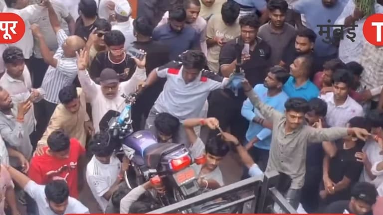 ‘घँऽऽ घँऽऽ’...,दुचाकीचा आवाज अन् गोकुळ जिंकताच कोल्हापूर स्टाईलने जल्लोष; पाहा व्हिडीओ Gokul election result