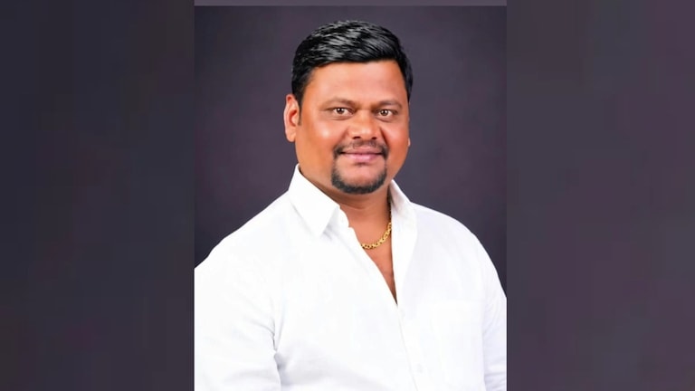 कोल्हापुरात भरदिवसा गोळीबार, सराईत गुन्हेगाराची हत्या; दानोळीत खळबळ Kolhapur Crime News