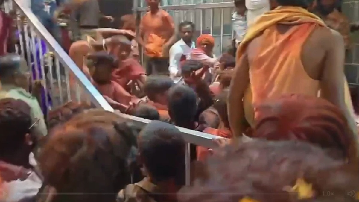 तुळजाभवानी मंदिरात पुजाऱ्यांमध्ये राडा, तुंबळ हाणामारी; नेमकं काय घडलं? 
