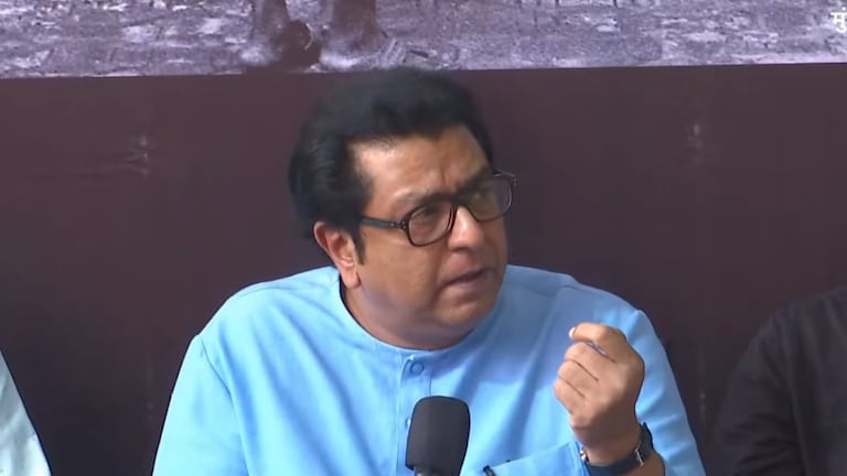 'पुढच्या 2-4 महिन्यांत देशात काही तरी मोठी गडबड होणार', राज ठाकरेंच्या विधानाने खळबळ mns chief raj thackeray predicts major political turmoil in india no prime minister statement criticism bjp