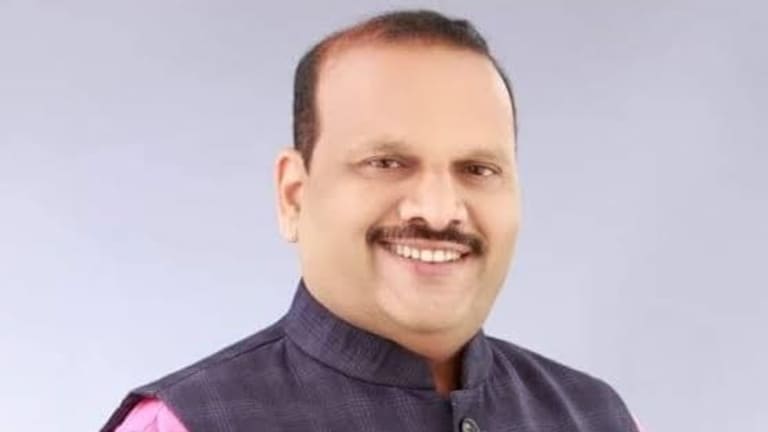 एक महिन्यानंतर गँगरेपचे आरोपी भाजपचे माजी आमदार नरेंद्र पवार पोलिसांच्या हाती लागेना! bjp former mla narendra pawar absconding after one month gangrape case police search six teams anticipatory bail rejected