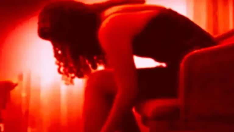 ज्याला मुलगा समजलं तो निघाला मुलगी, बोलता-बोलता इन्स्पेक्टरला 10 लाखांचा गंडा Crime News