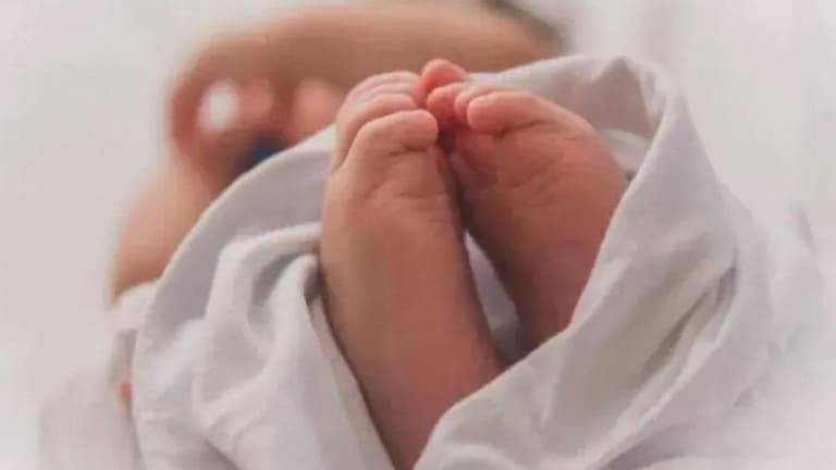 लातूर: नाल्यात फेकले नवजात बालक, ग्रामस्थांनी वाचवला जीव MumbaiTak