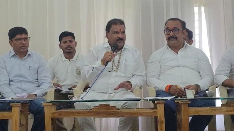 "आत्महत्या करणाऱ्या शेतकऱ्याच्या अंत्यविधीला जाऊ नये", संजय गायकवाड पुन्हा बरळले Sanjay Gaikwad on farmer suicide