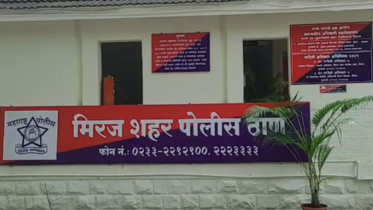 सांगली: मतिमंद मुलीवर घरात घुसून लैंगिक अत्याचार, बाप-लेकाच्या पोलिसांनी आवळल्या मुसक्या Sangli crime