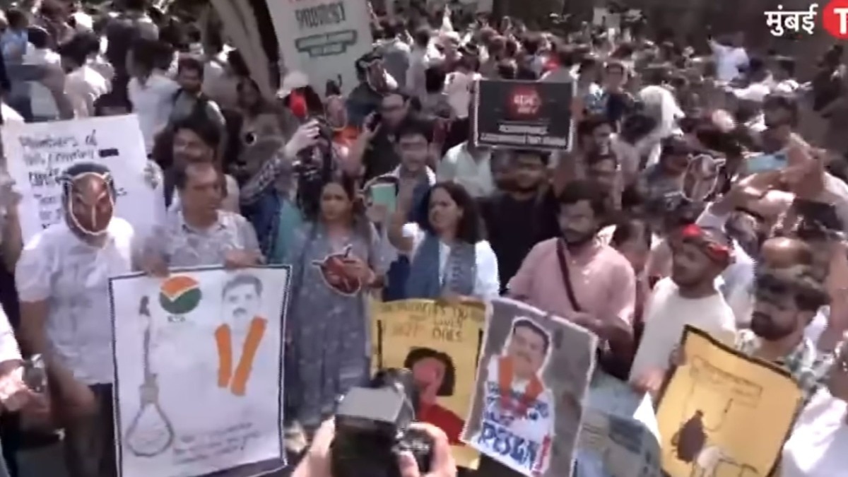 उद्धव ठाकरे आक्रमक, कॉकरोच जनता पार्टीवरुन सरकारला निर्वाणीचा इशारा 
