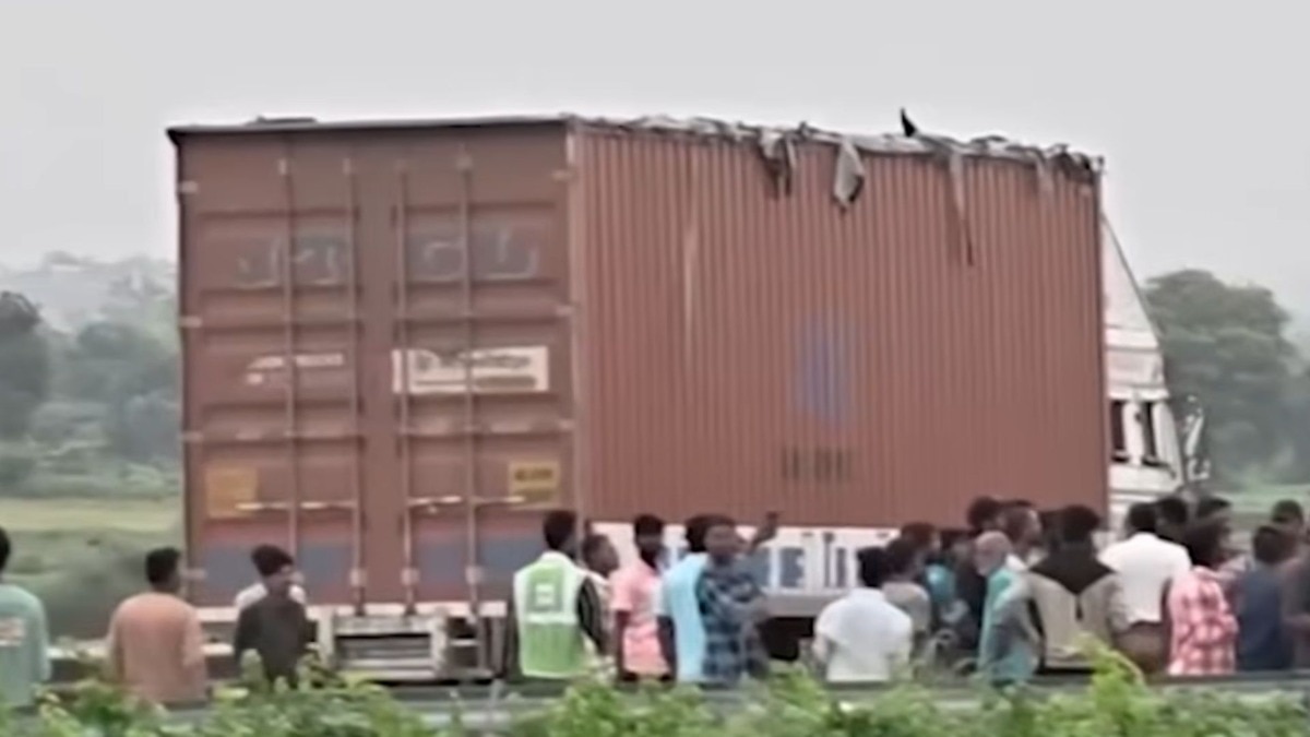 ड्रायव्हरनं समृद्धी महामार्गावर कंटेनर आडवा का लावला? व्हिडीओ व्हायरल, सर्व स्टोरी