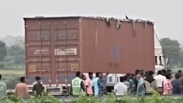 ड्रायव्हरनं समृद्धी महामार्गावर कंटेनर आडवा का लावला? व्हिडीओ व्हायरल, सर्व स्टोरी Wardha Truck Video