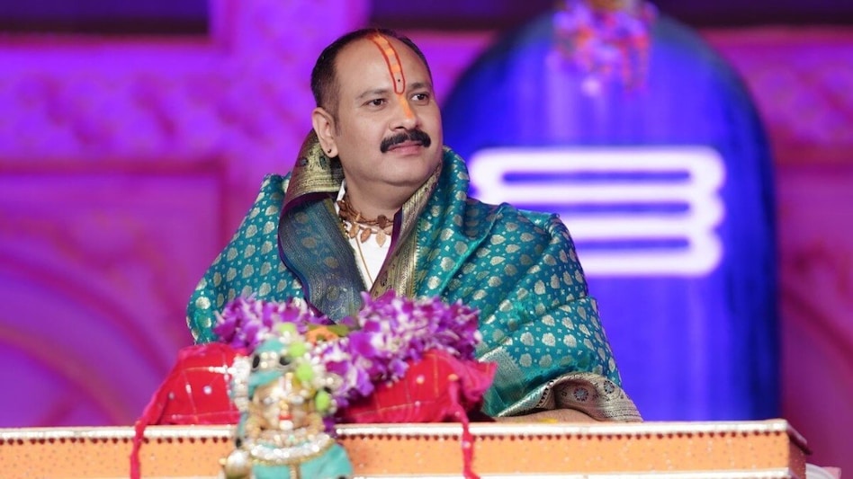 Pradeep Mishra: पंडित प्रदीप मिश्रा ने बरसाना पहुंचकर मांगी माफी, बढ़ते विरोध के बाद क्या बोले कथावाचक? जानें - Pandit Pradeep Mishra reached Barsana and apologized for his ...