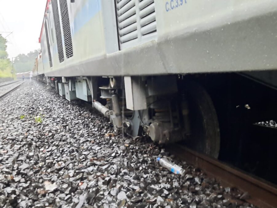 Duronto Express derailed, mp news, madhya pradesh, breaking news