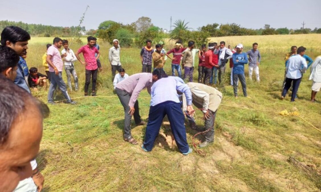 Vidisha: Child falls into 70 feet deep borewell in Kher Khedi Pathar village, rescue begins