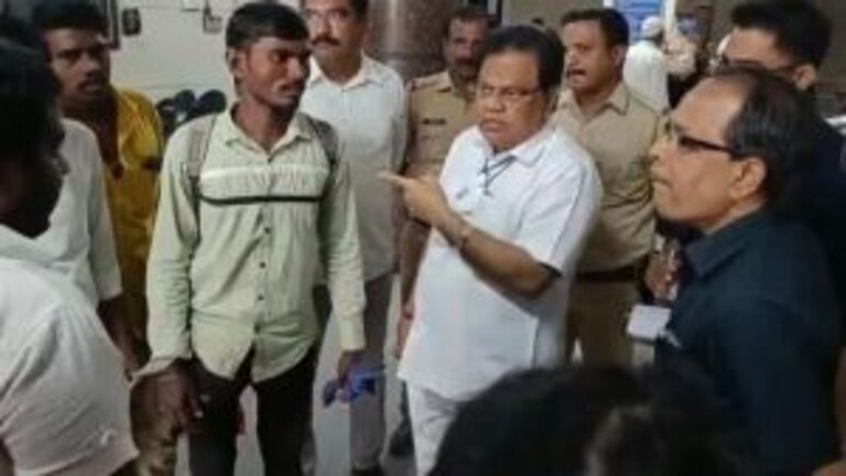 आरोग्यमंत्री तानाजी सावंतांनी ‘या’ कारणामुळं ससून रुग्णालयात जाऊन अधिकाऱ्यांना चांगलंच झापलं Mumbai Tak