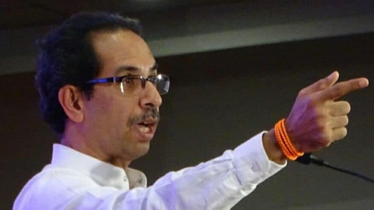Uddhav Thackeray :”एकीकडे गद्दारांच्या डोळ्यातलं विकृत हसू, दुसरीकडे निष्ठावंत शिवसैनिकांचे अश्रू…” Mumbai Tak