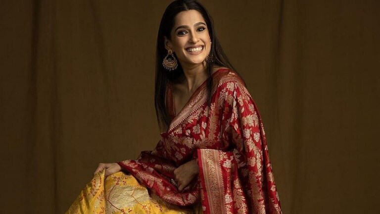 प्रिया बापटने टीममेट्ससोबत केली खास ‘पावरी’ Mumbai Tak