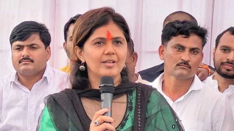 पंकजा मुंडेंच्या भाषणाकडे अवघ्या महाराष्ट्राचं लक्ष Mumbai Tak