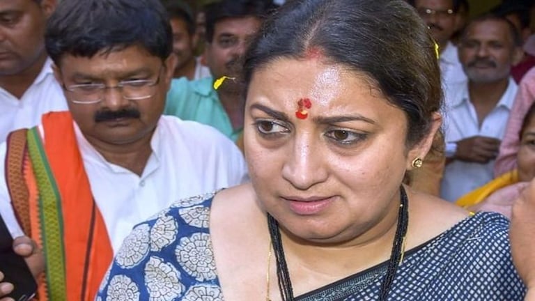 The Kapil Sharma Show: स्मृती इराणी पोहचल्या कपिल शर्माच्या सेटवर .आणि झालं भलतंच Mumbai Tak