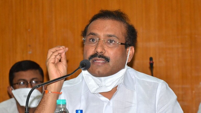 नो सेलिब्रेशन! पुन्हा घरातच बसावं लागणार?; आरोग्यमंत्री टोपेंनी दिले कडक निर्बंधांचे संकेत Mumbai Tak