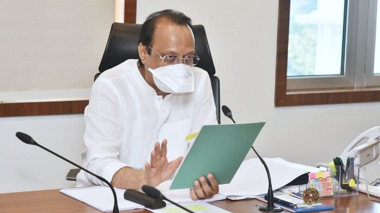 पुणे : अजित पवारांच्या पीए सोबत ओळख, काम करून देतो म्हणत १० लाखांना गडवलं Mumbai Tak