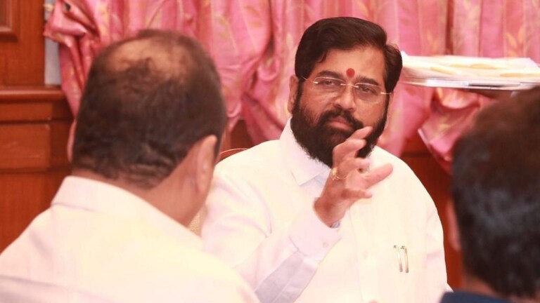 शिवसेनेला मुळापासून हादरवून टाकणारी सगळी खेळी एकनाथ शिंदेंनी रचली तरी कधी? Mumbai Tak