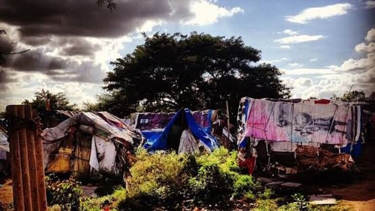 देशातील 27 कोटी लोकसंख्या अजूनही दारिद्र्यरेषेखाली, जाणून घ्या संपूर्ण आकडेवारी Mumbai Tak