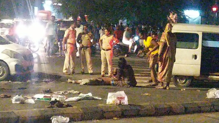 Mumbai Crime: भर रस्त्यात तृतीयपंथीयाची हत्या, पोलीस निरिक्षकावर निलंबनाची कारवाई Mumbai Tak