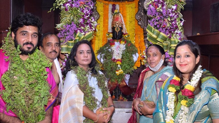 रुप मनोहर… विठुरायाची महापूजा संपन्न, माघ यात्रा भाविकांविना Mumbai Tak