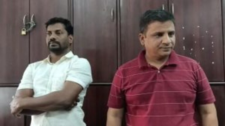 कोल्हापूर: उपजिल्हाधिकारी-सरपंचाला लाखो रुपयांची लाच घेताना रंगेहाथ पकडलं, ‘यासाठी’ केली होती पैशाची मागणी Mumbai Tak