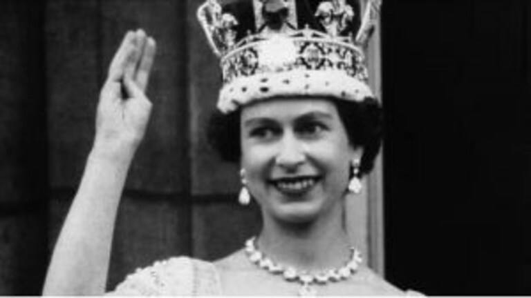 क्वीन एलिझाबेथ II इंग्लडच्या राणी बनल्या; आणि भारतीय क्रिकेट संघानं जिंकला पहिला सामना Mumbai Tak