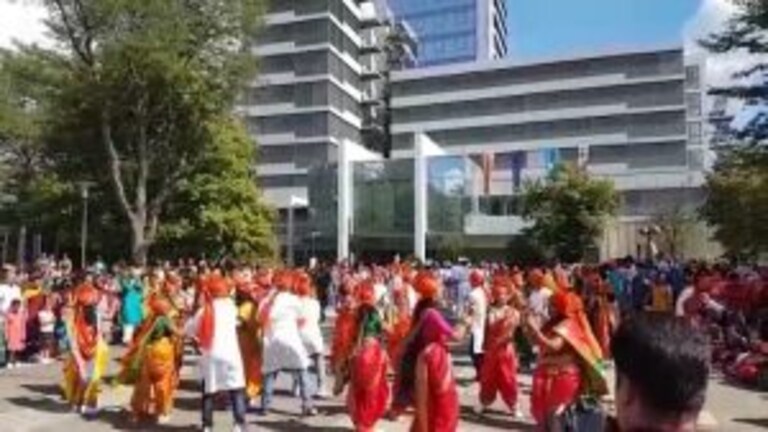 जर्मनीत गणपती बाप्पा मोरयाचा जयघोष; पुण्याच्या ढोल-ताशा पथकाने जर्मनीकरांची मने जिंकली Mumbai Tak