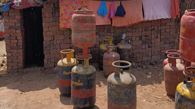 डोंबिवली: सिलेंडरमधून ‘अशी’ करायचे गॅसची चोरी, दोन आरोपींना ठोकल्या बेड्या Mumbai Tak