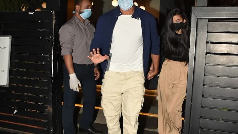 भर पाण्यात जान्हवीचा जलवा.. Mumbai Tak