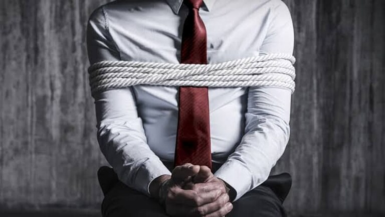 नागपूरमध्ये प्राचार्यांच्या अपहरणाने खळबळ, ३० लाखांची खंडणी, पोलिसांना कुणावर आहे संशय? Mumbai Tak