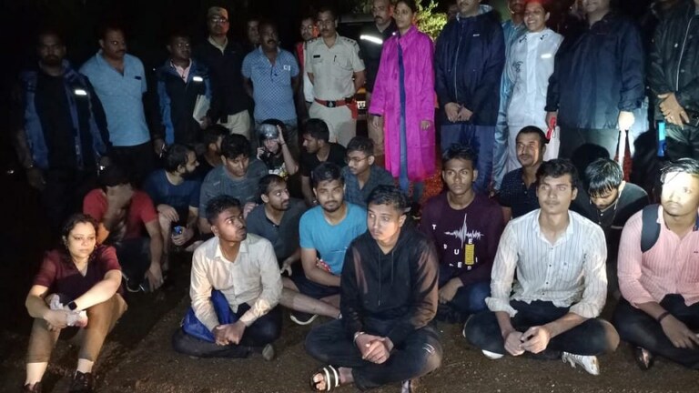 नाशिक : जोशात धबधबा बघायला गेले अन्…; 22 पर्यटकांना मिळाला आयुष्यभर न विसरता येणारा धडा Mumbai Tak