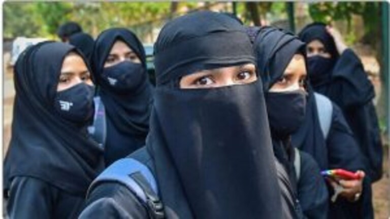 हिजाबवर सुप्रीम कोर्टाचा निर्णय आला; दोन्ही न्यायाधीशांची मतं वेगळी, आता पुढे काय? Mumbai Tak