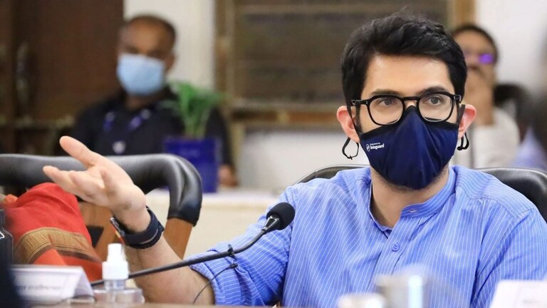 सहा महिन्यानंतर शासनाच्या प्रत्येक खात्यात इलेक्ट्रॉनिक गाड्या असतील : पर्यावरणमंत्री आदित्य ठाकरे Mumbai Tak