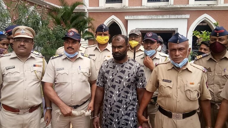कोल्हापूर : जन्मदात्या आईची हत्या करुन शरीराचे अवयव खाणाऱ्या मुलाला फाशीची शिक्षा Mumbai Tak